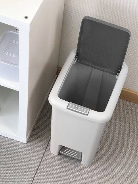 Відро для сміття з кришкою та педаллю 20L